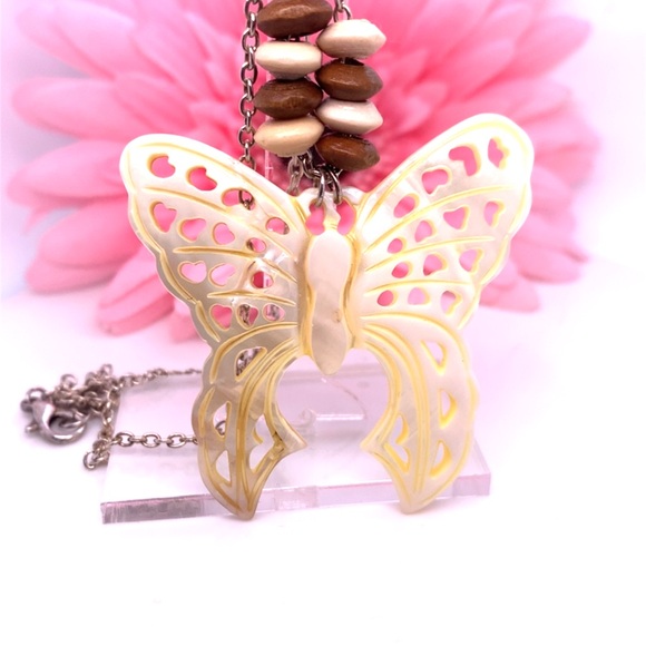 Shell Butterfly Pendant Necklace 22” - Picture 2 of 8
